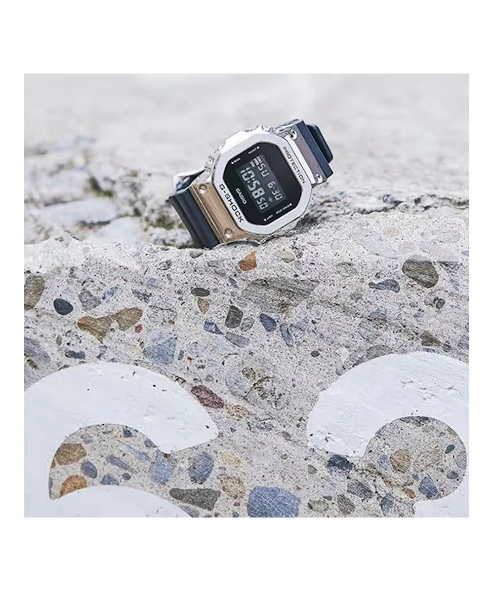 CASIO GM-5600-1DR