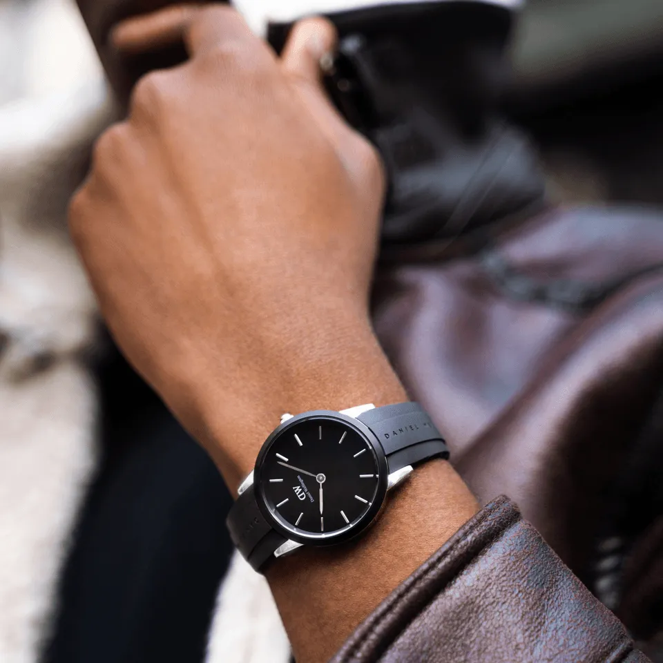 Daniel Wellington Iconic Motion (10 ATM) 40mm DW00100436