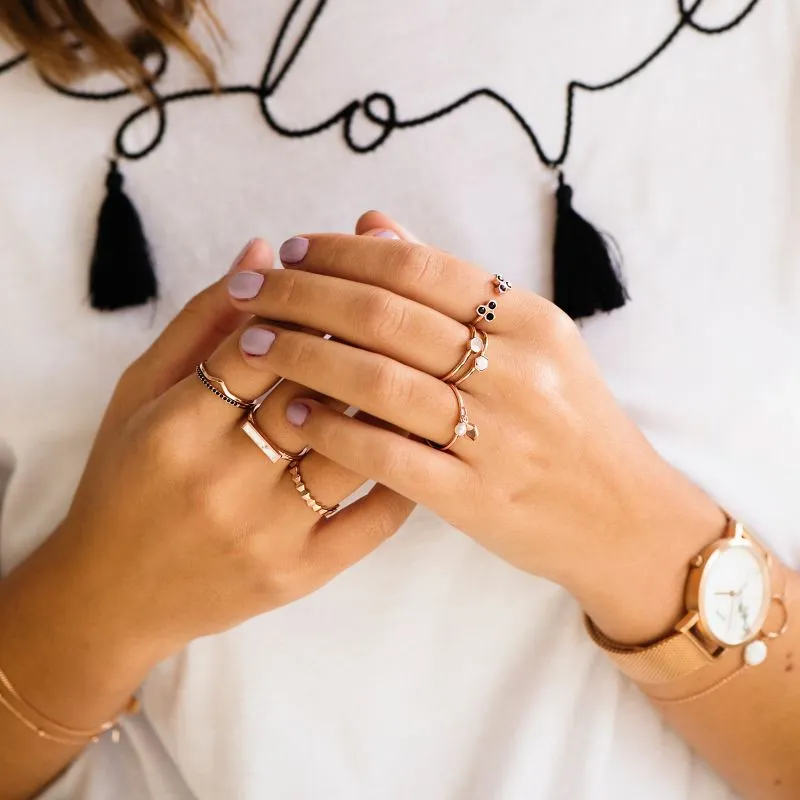 Ensemble de bagues CLUSE Essentielle Rose Gold Chevron and Black Crystal CLJ40004