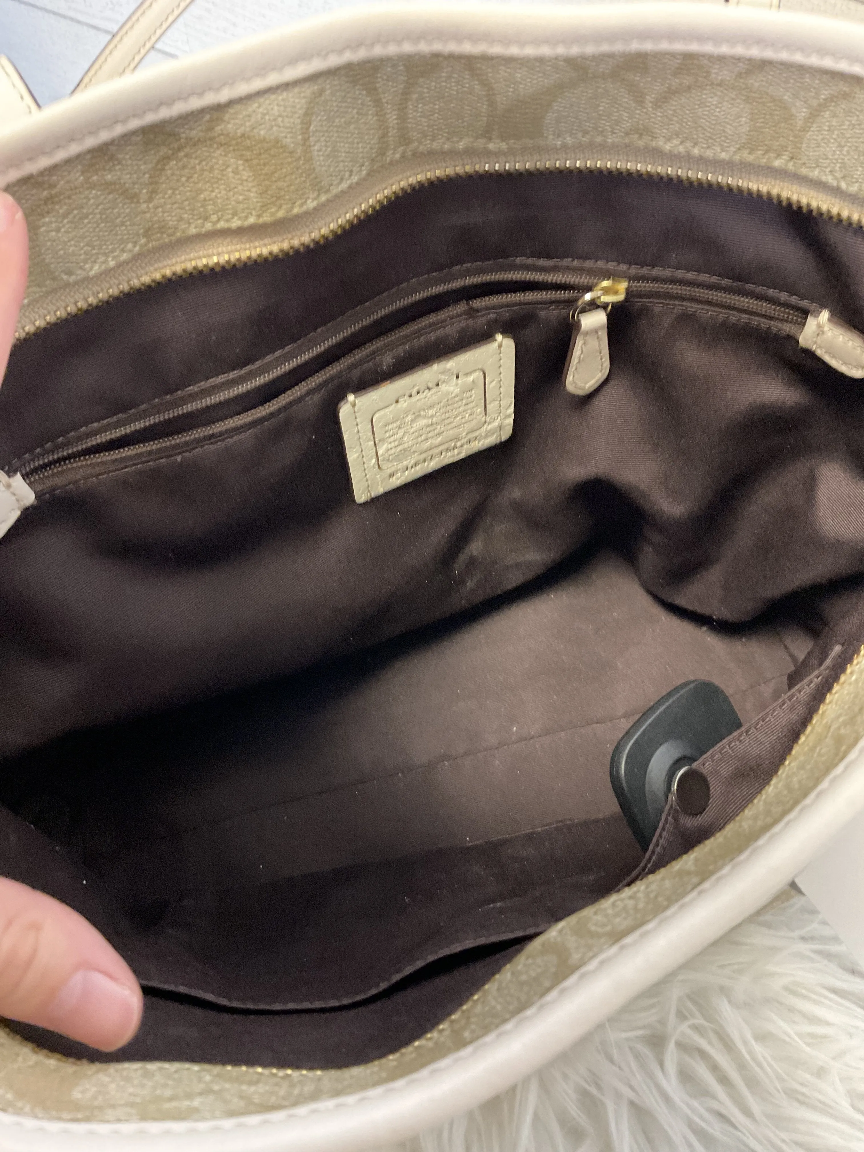 Handbag Designer By Coach  Size: Large