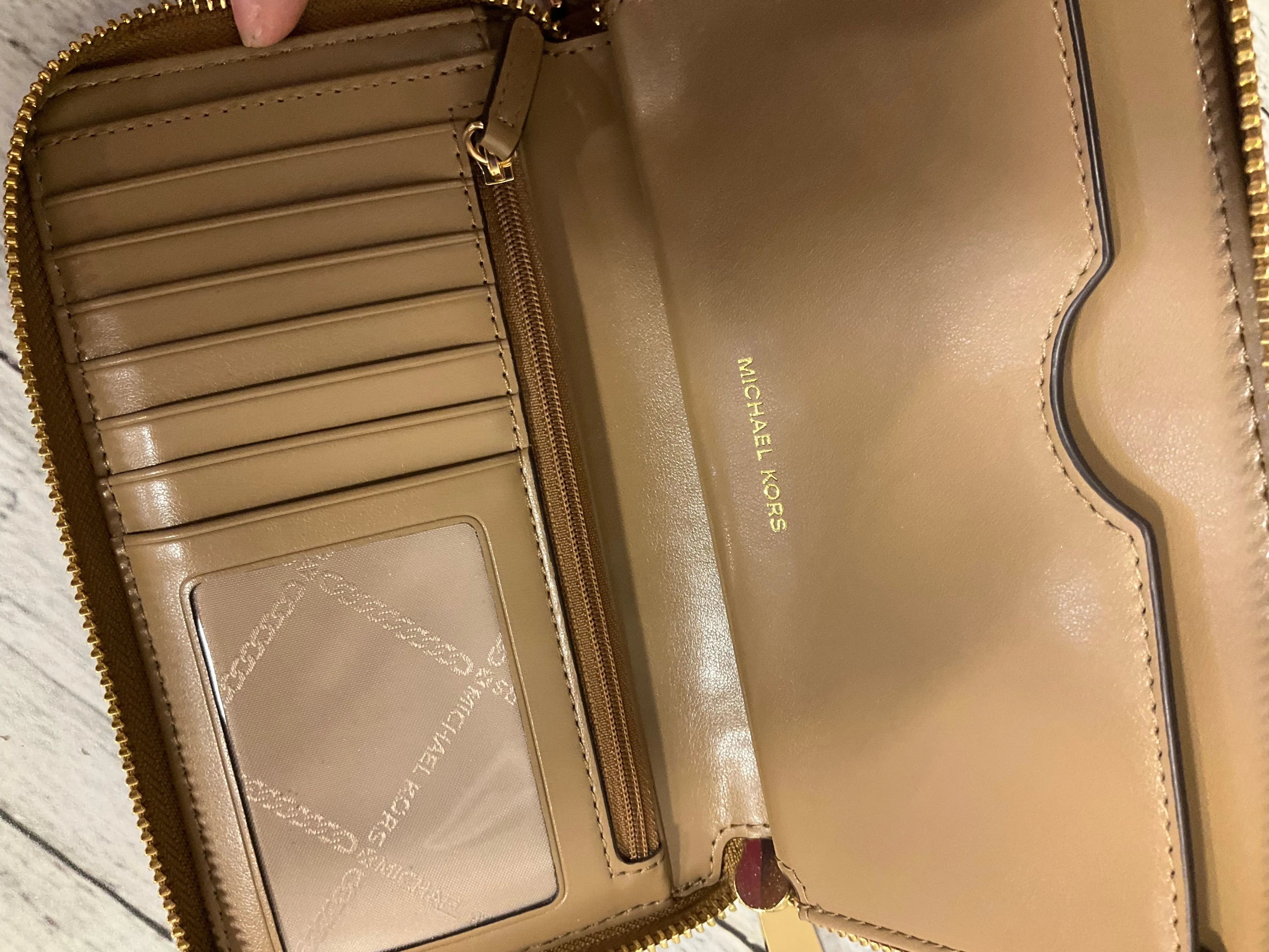 Michael Kors Bags Wristlet Leather By Michael Kors  Size: Medium