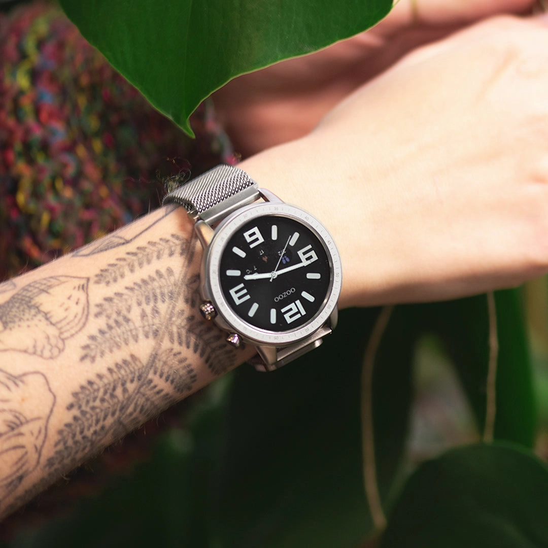 Silver coloured OOZOO smartwatch with silver coloured metal mesh bracelet - Q00305