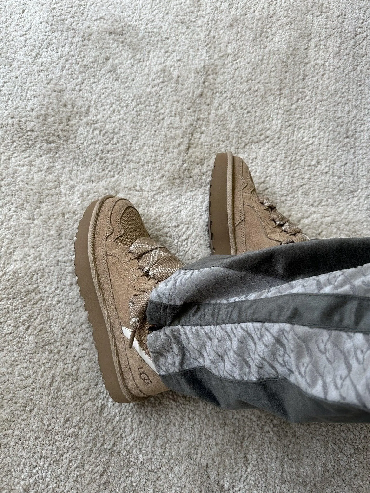 UGG Lowmel Sand (Women's)